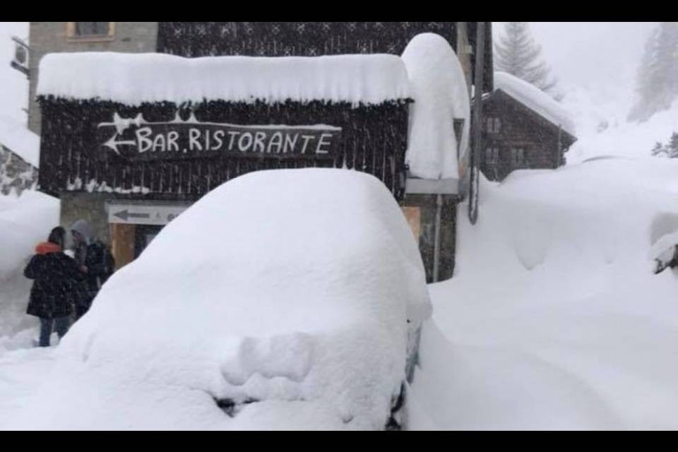 "Evacuati dall'hotel, ma il paesaggio è incredibile..."