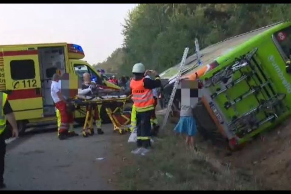 Germania, Flixbus si ribalta in autostrada