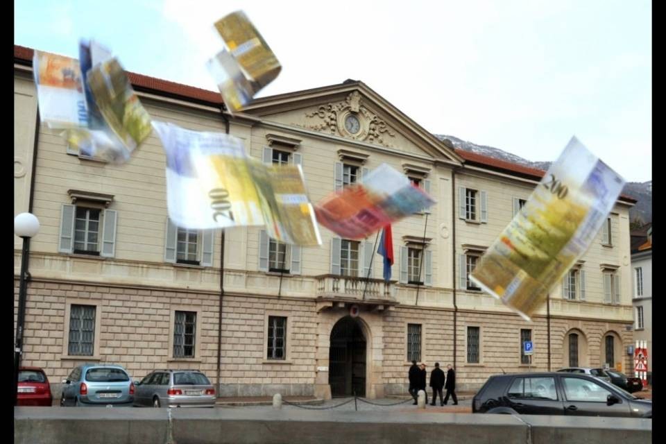 "Il salario dei ministri resti a 229'371 franchi"