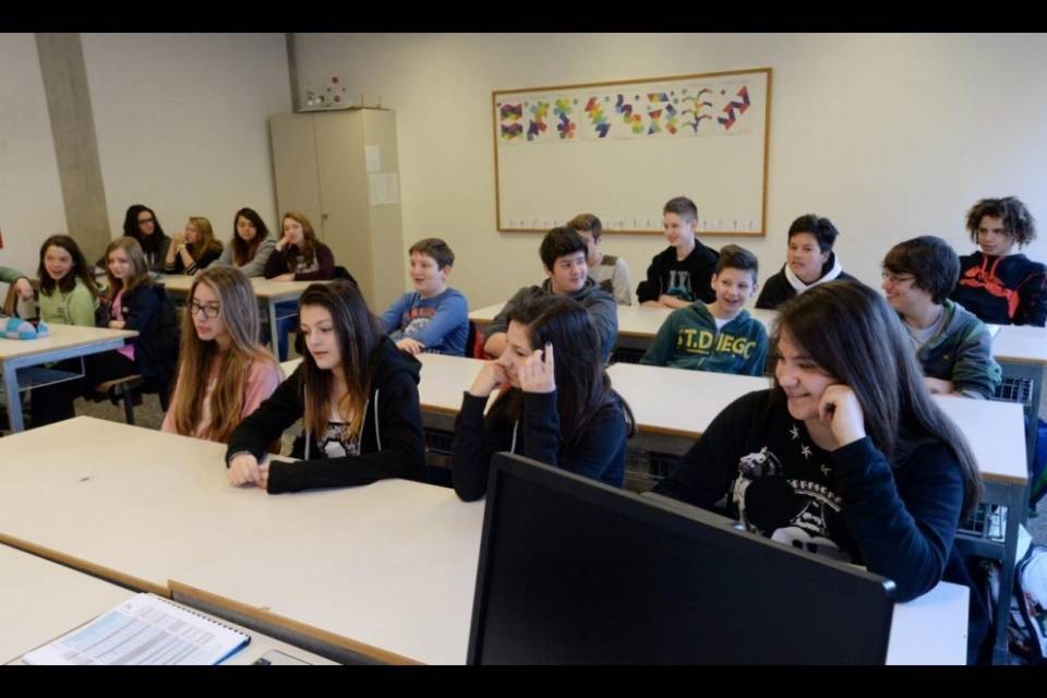 Sì alla civica nelle scuole