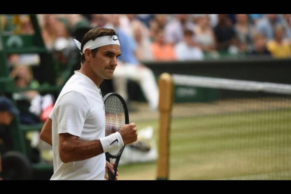 Federer passa agli ottavi