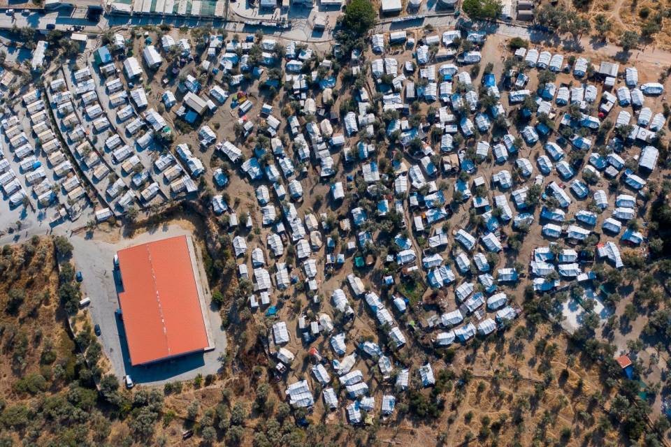 Un’immagine del campo profughi di Moria pochi giorni prima dell’incendio. Foto Shutterstock