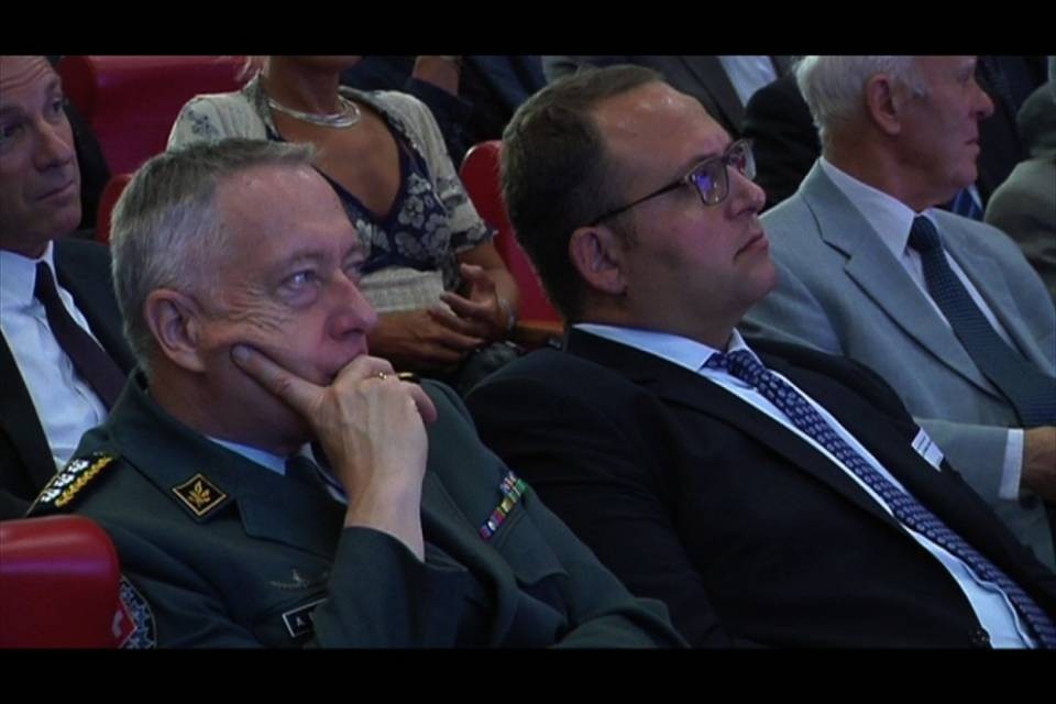 Gli alti papaveri, l’allarme profughi e il dopo Blattmann