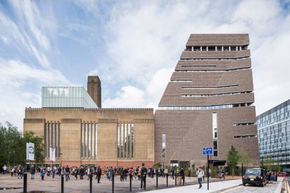 Fuori pericolo il bimbo precipitato dalla Tate Gallery