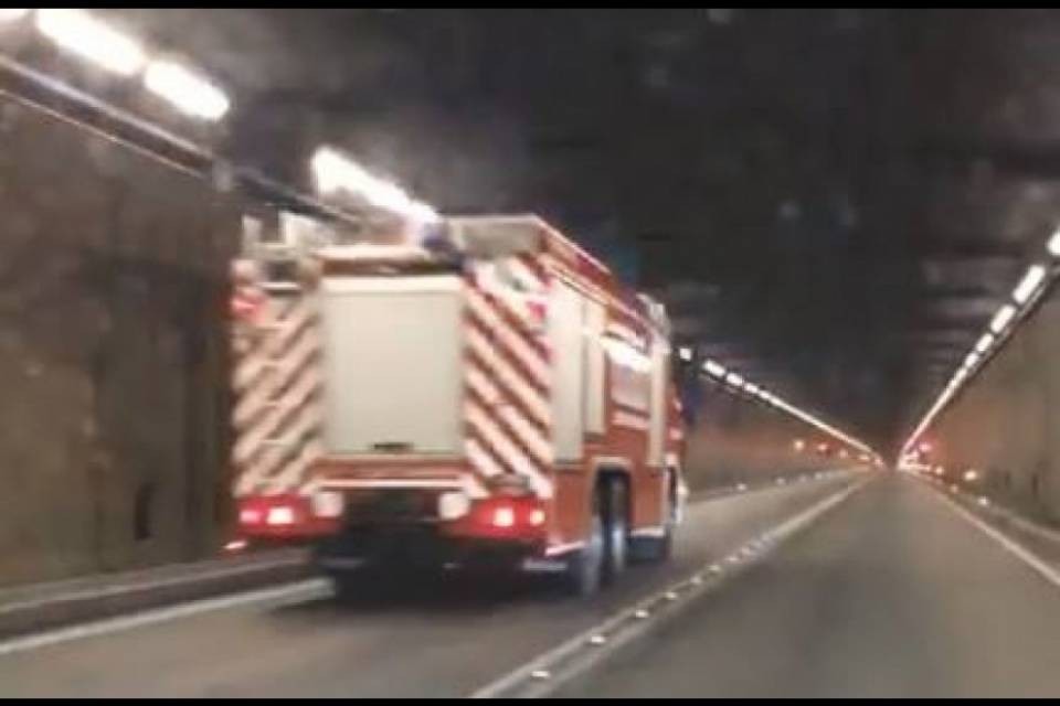 Il video di un lettore rimasto chiuso dentro il Gottardo