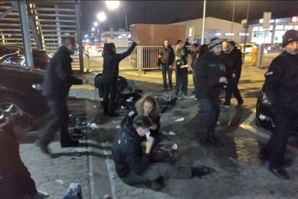 Scontro fra tifosi e polizia a Ginevra