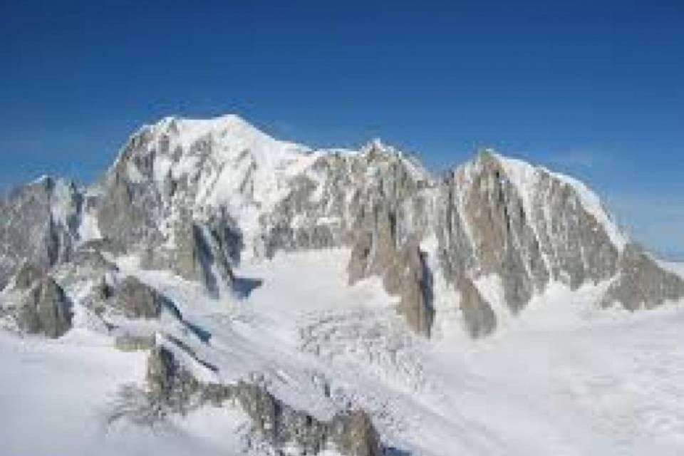 Cento persone bloccate sul Monte Bianco