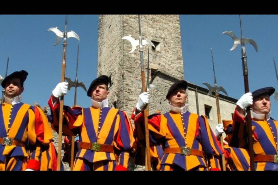 Papa: messa di Pasqua in massima sicurezza
