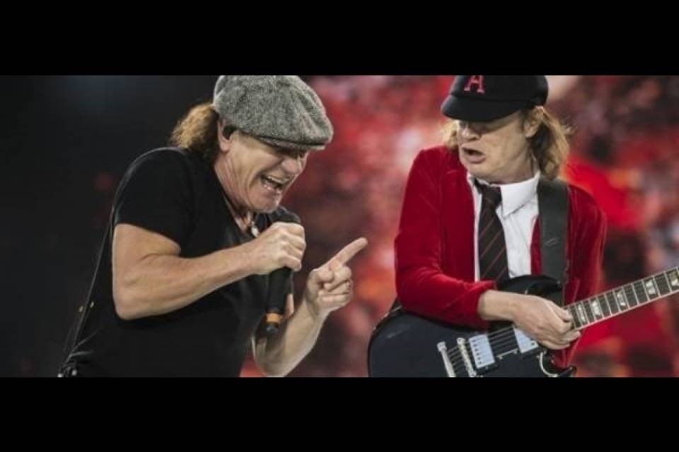 Un bus ticinese per gli AC/DC