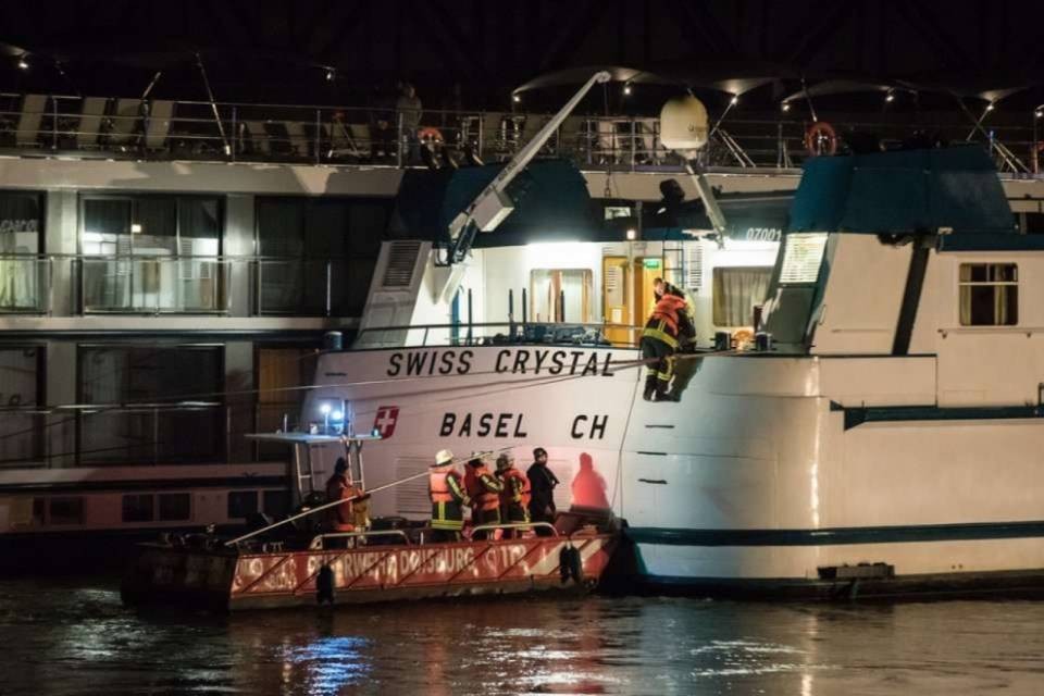 Battello svizzero contro un pilone: 27 feriti