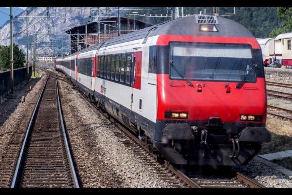 Botte sul treno, arrestati due minori
