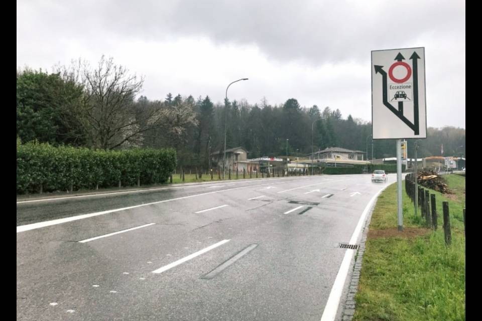 Prima corsia per car pooling al valico di Brusata