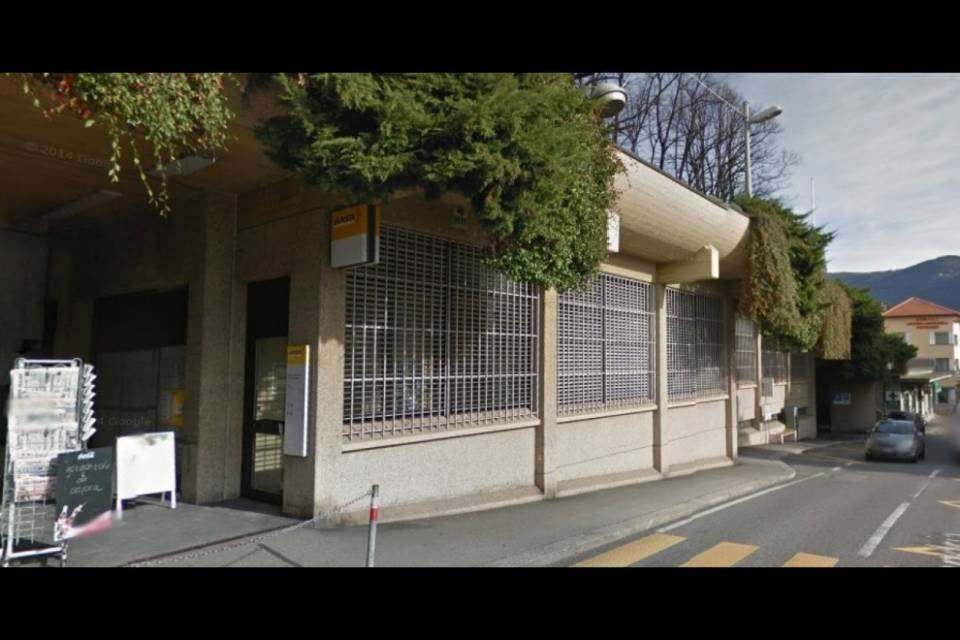 "No alla Posta nel bar che vende alcolici"