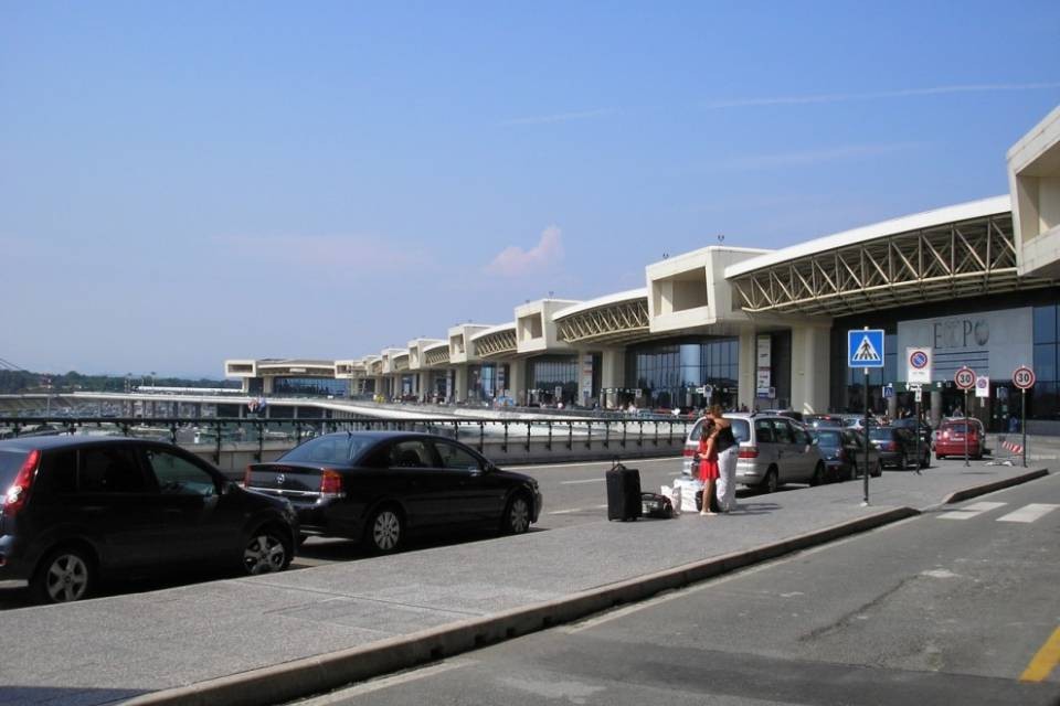 Dalla Svizzera a Malpensa, pizzicato conducente abusivo