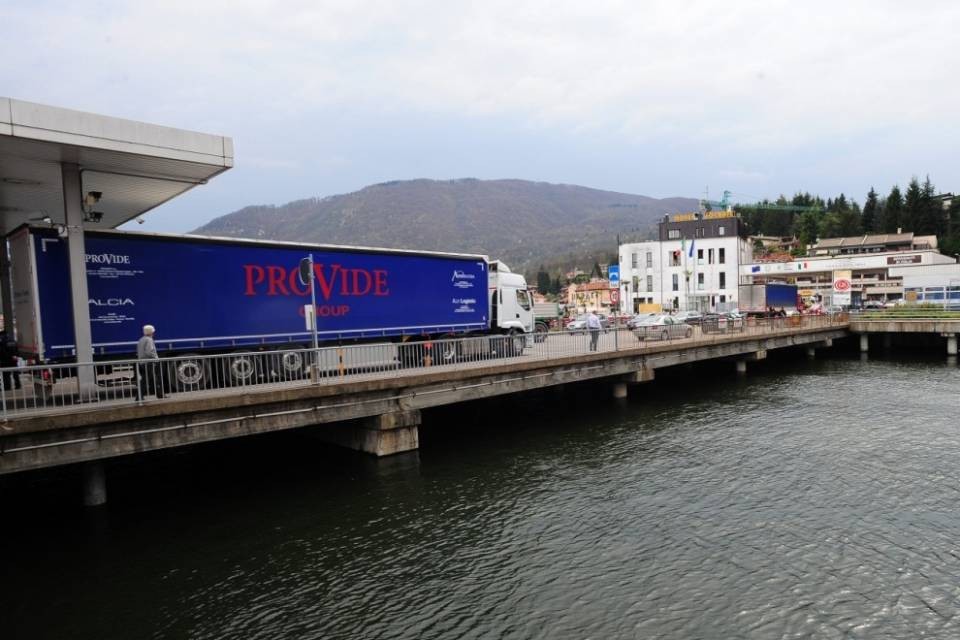 Fermato con 30 bottiglie di superalcolici