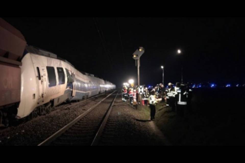 Germania: decine di feriti in scontro tra treni
