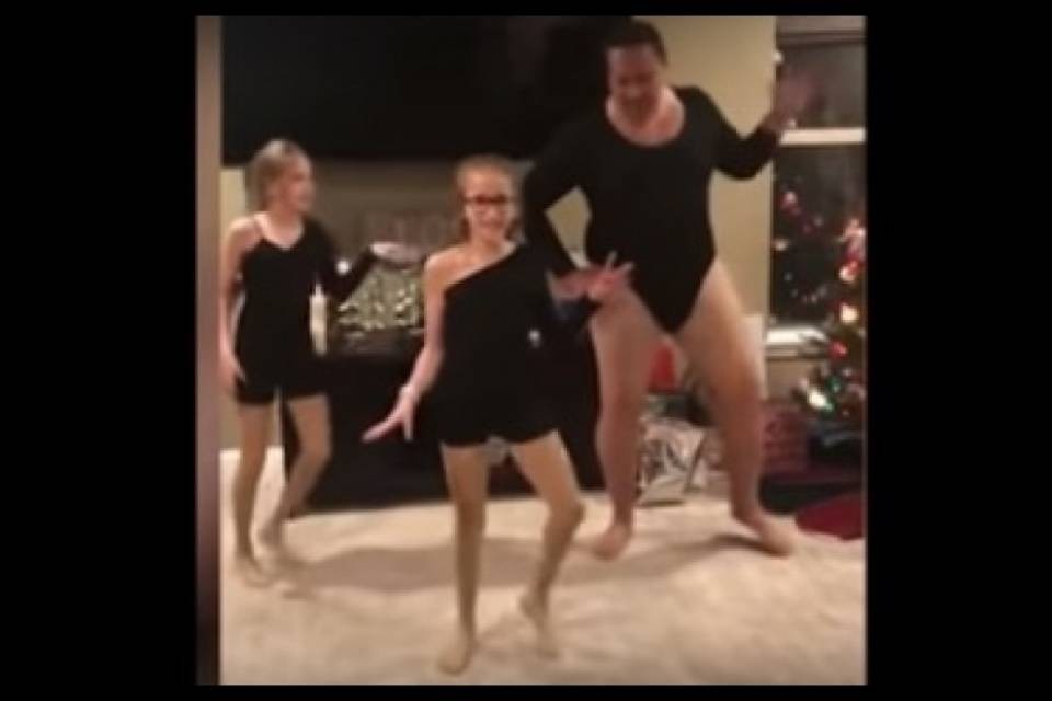 Balla "Single Ladies" con le figlie, il video fa impazzire il web