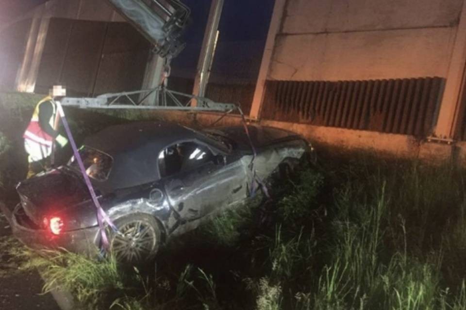 Ubriaco in autostrada, tre feriti