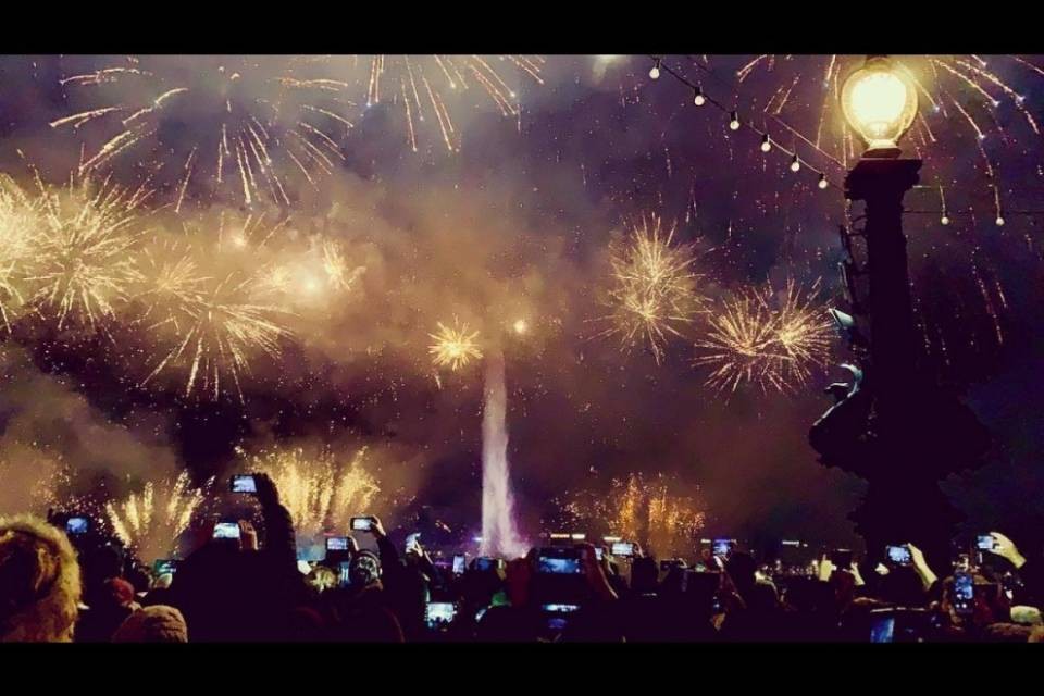 Folla nelle strade svizzere per festeggiare l'anno nuovo