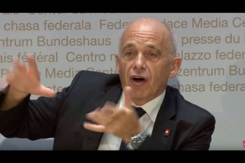 Maurer: "Normale che la Cina faccia i propri interessi"