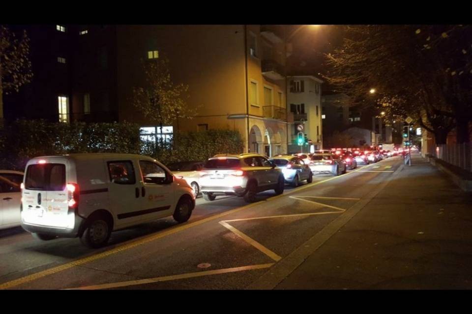 Traffico, Ticino in tilt: le foto sui social