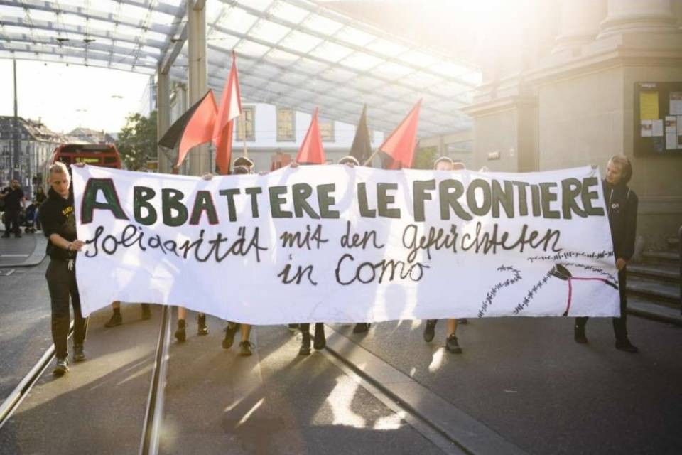 Berna: in piazza per i profughi di Como