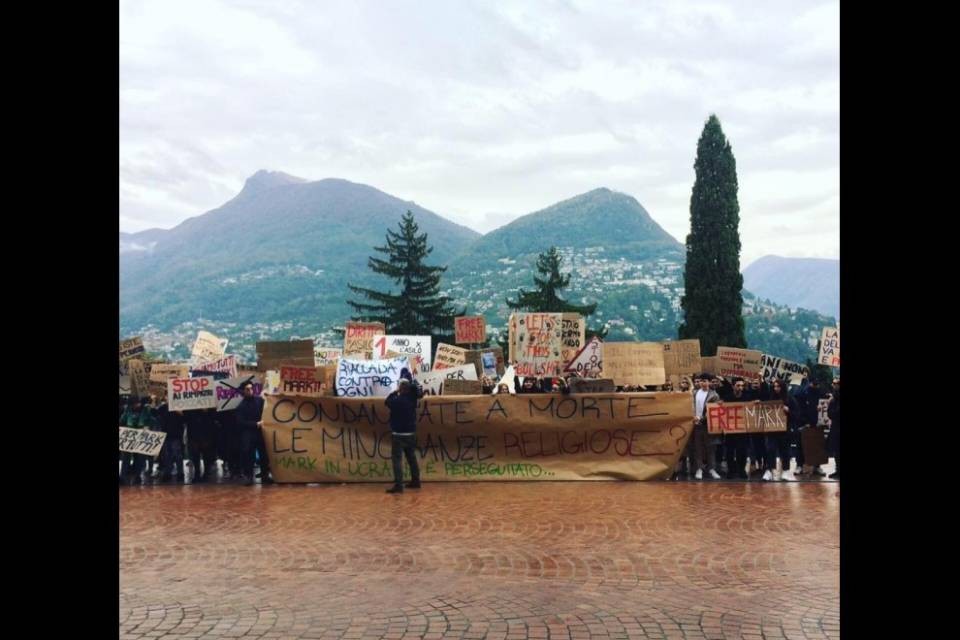 "Stop ai metodi coercitivi, solidarietà a Mark"