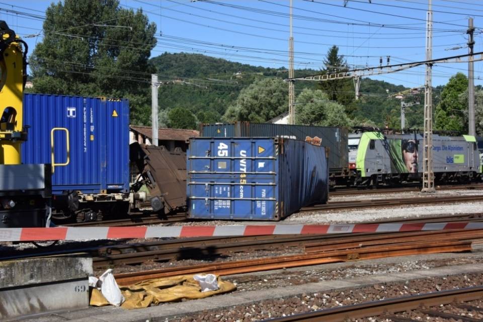 Scontro tra treni a Chiasso