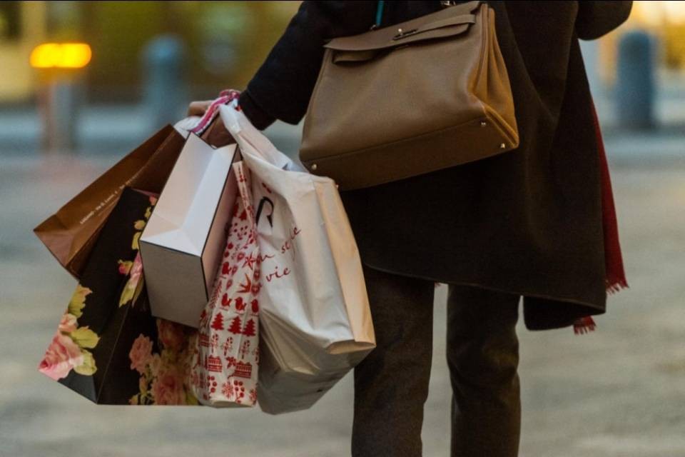 Perdite miliardarie per il turismo degli acquisti