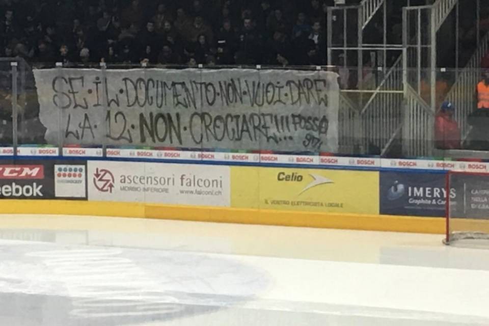 Derby: esposto striscione anti-lega