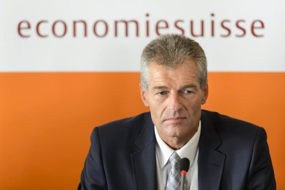 9 febbraio, Economiesuisse sconfessa il PLR