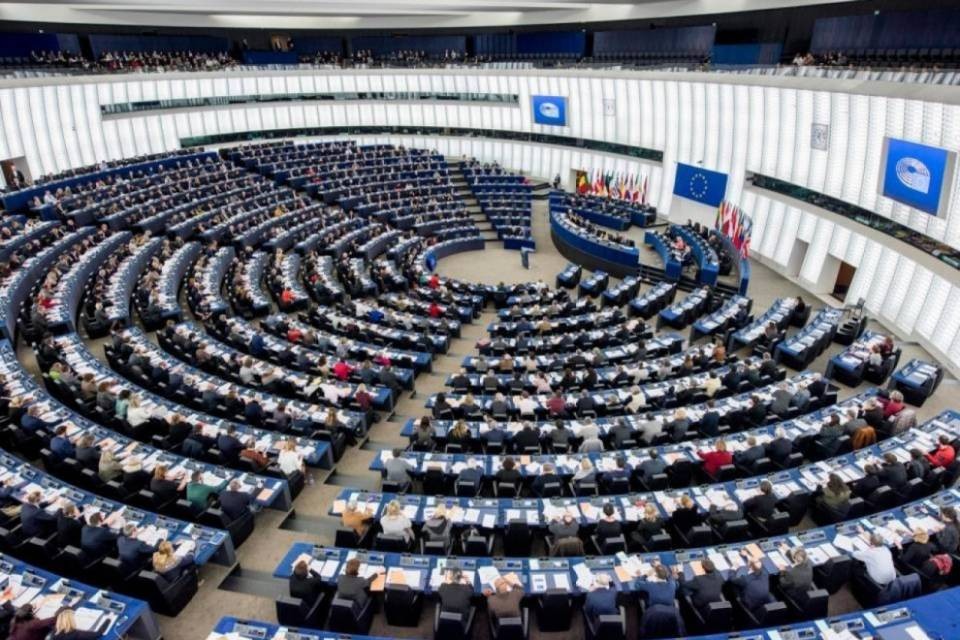 Elezioni europee: giù popolari e socialisti, su liberali e verdi