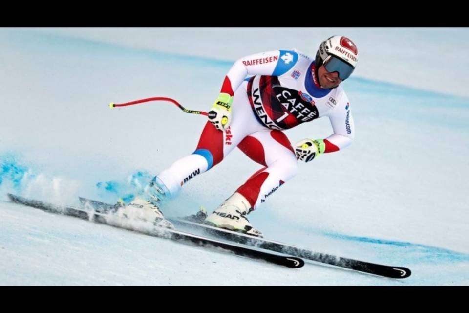 Beat Feuz trionfa a Wengen