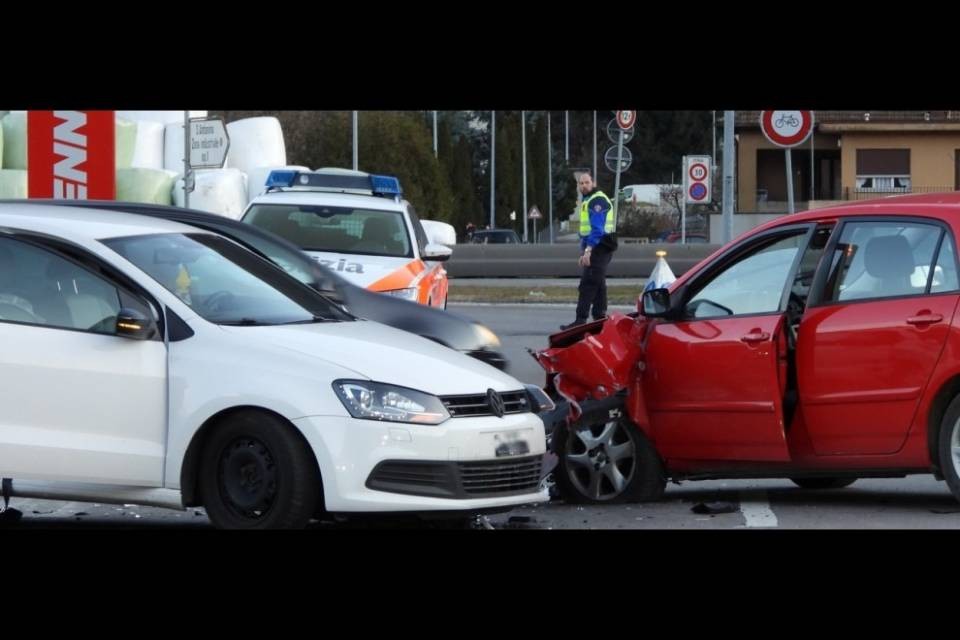 Scontro tra due auto a Sant'Antonino
