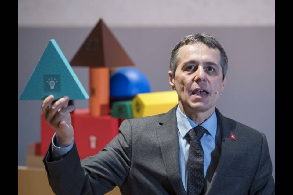 Cassis: "Respingere la legge del più forte"