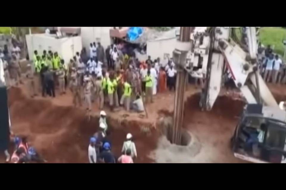 Tragedia in India, morto il bimbo caduto in un pozzo