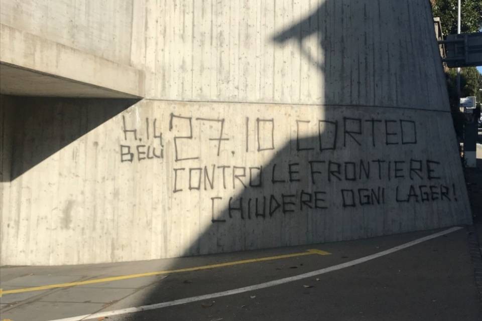Scritte pro-migranti anche a Massagno: "Atti fuori luogo!"