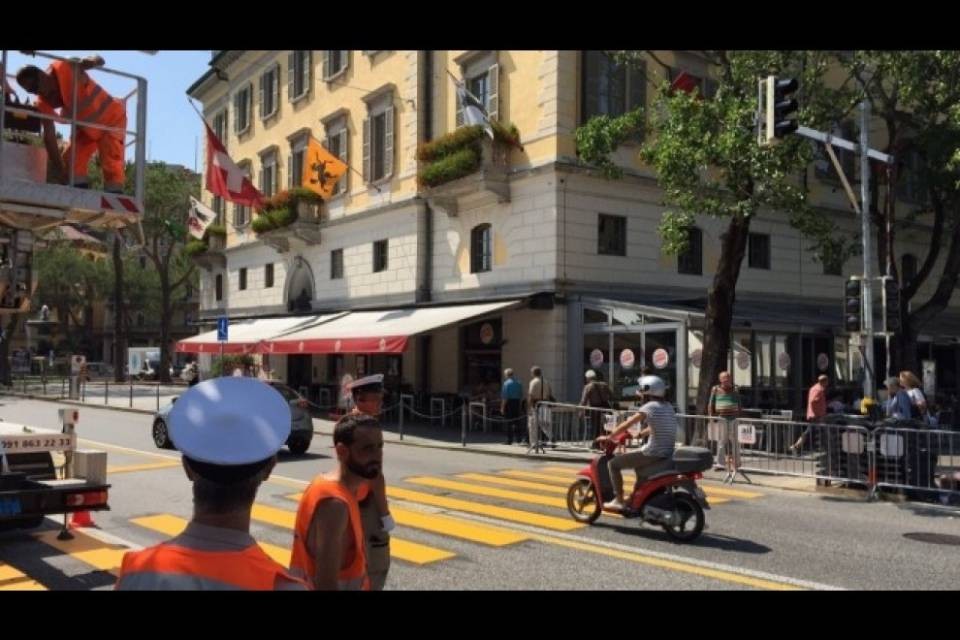 Lugano: le strisce sul lungolago restano