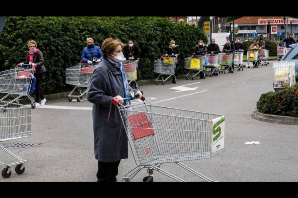 Lombardia: metà dei commerci rischiano la chiusura