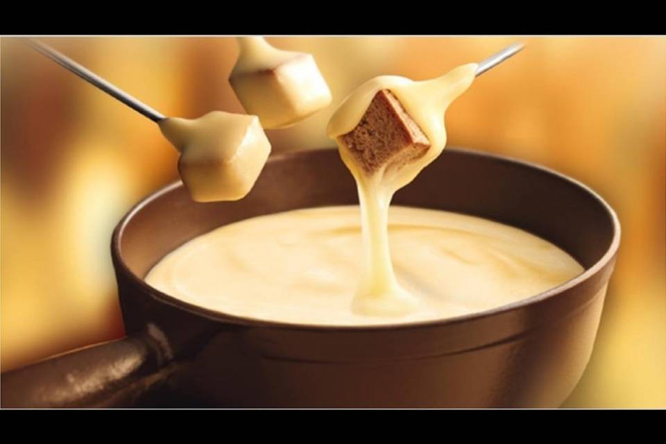 Una mega fondue in piazza a Lugano