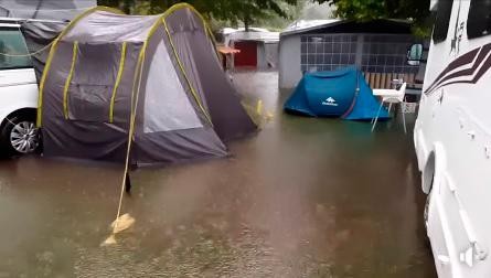 Le precipitazioni di ieri hanno portato ad allagamenti in un campeggio di Agno. Screenshot video