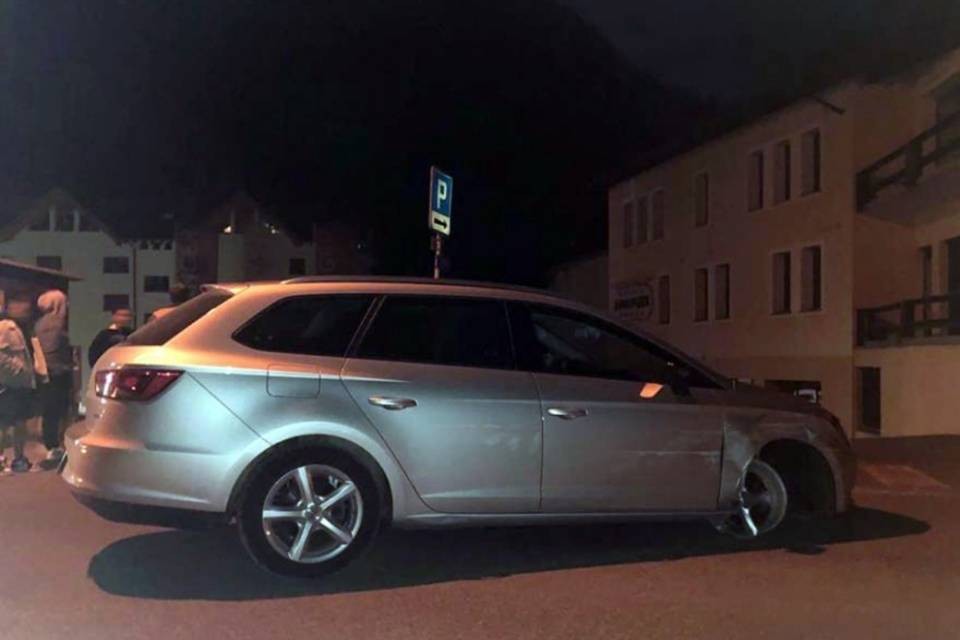 64enne continua a guidare nonostante varie collisioni