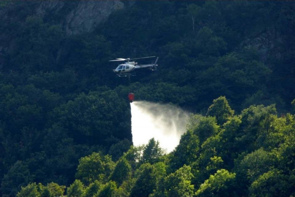 Incendio sopra Gnosca nel pomeriggio