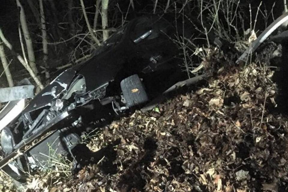 Finisce in una scarpata, ma torna a casa a piedi