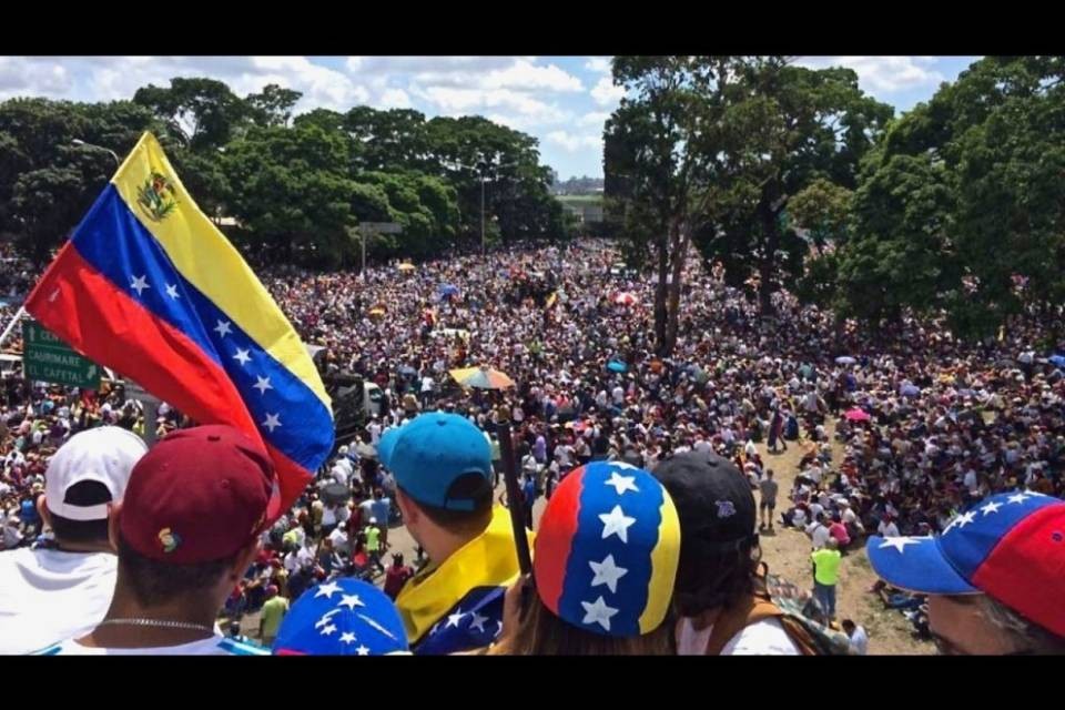 Venezuela nel caos, si profila lo spettro della guerra civile