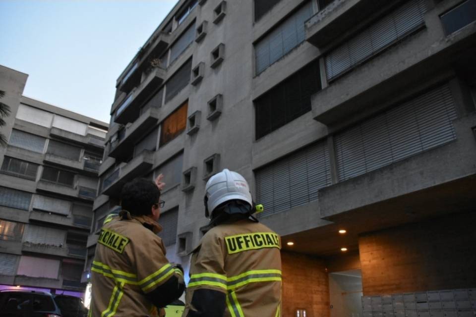 Fumo nello scantinato di un palazzo a Chiasso