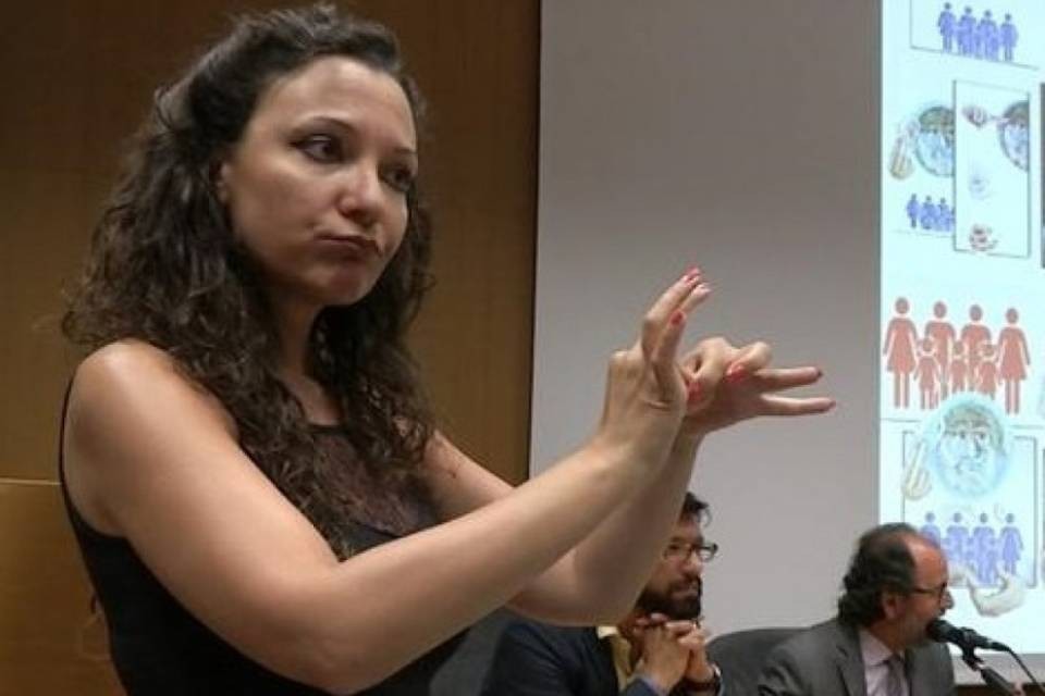 "Le votazioni siano più accessibili anche per i sordi"
