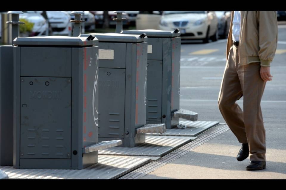 Lugano: "Un sacco dovrebbe costare 93 centesimi"