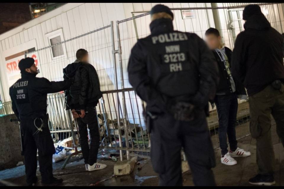Colonia: arrestati 31 aggressori