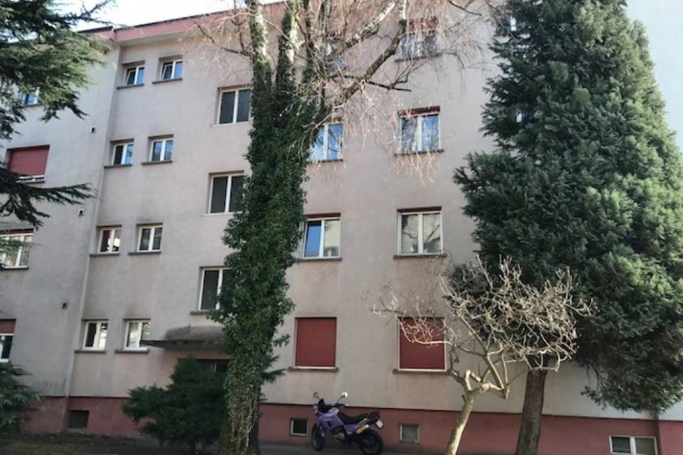 Il "Palazzo del degrado": la città in aiuto degli inquilini